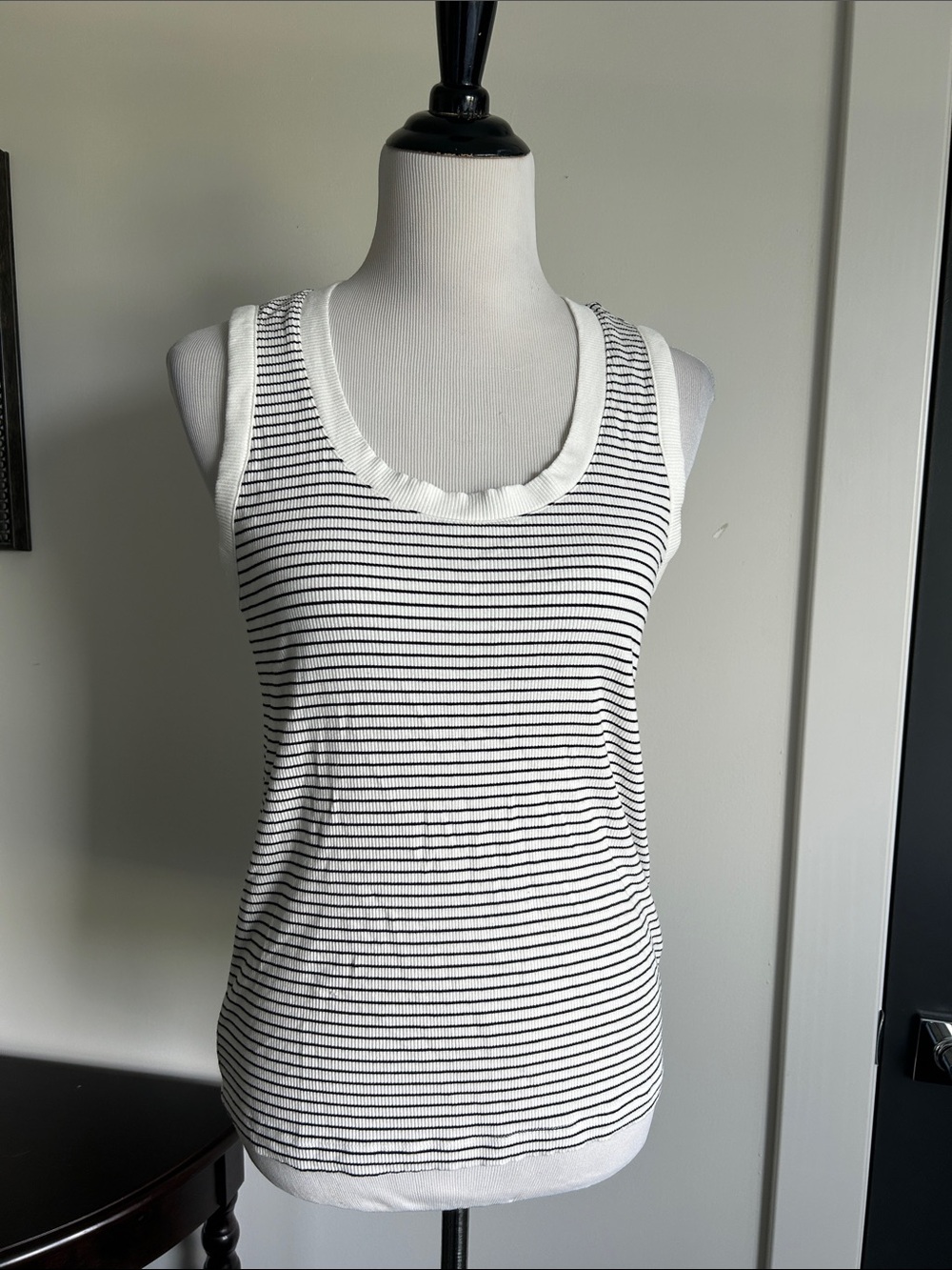 Nine West L rayon stretch Striped White and Black Sleeveless Tank Top